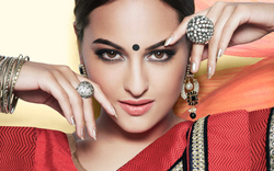 Sonakshi Sinha Bollywood Actress in Saree