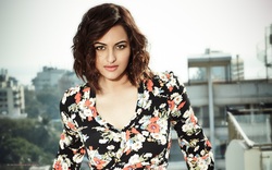 Sonakshi Sinha Retro Look