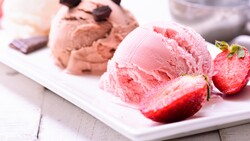 Strawberry Ice Cream 5K Wallpaper