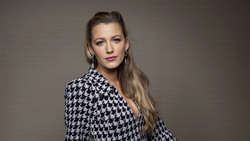 Stunning Blake Lively Is Wearing Black And White Dress 4K Pic