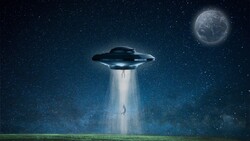 UFO Creative Wallpaper